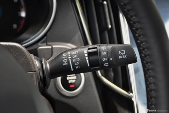 2016款众泰SR7 1.5T手动魔方之梦版