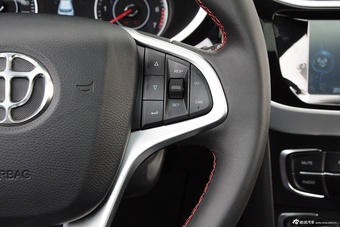 2015款中华V3 1.5L自动精英型