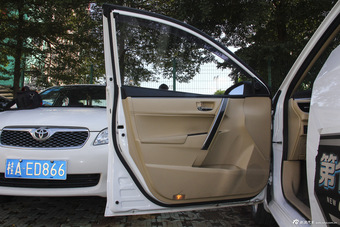 2014款卡罗拉1.6L自动GLX-i导航版