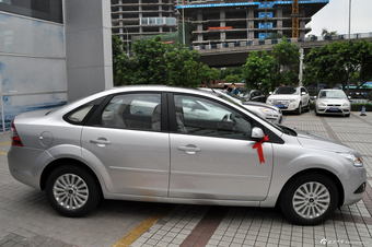 2013款福克斯三厢经典