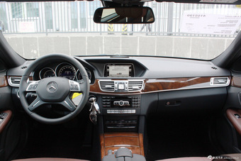 2015款奔驰E260L 2.0T自动豪华型图片
