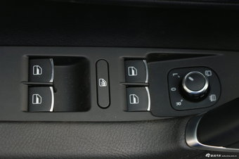 2011款一汽大众CC 2.0TSI自动至尊型图片