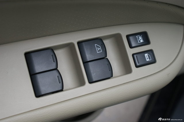 2012款东风风神A60 1.6L自动豪华型图片