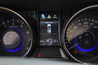 2016款长安CS75 2.0L手动豪华型国5