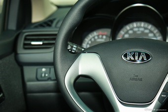 2015款起亚K2 1.4L手动GLS三厢