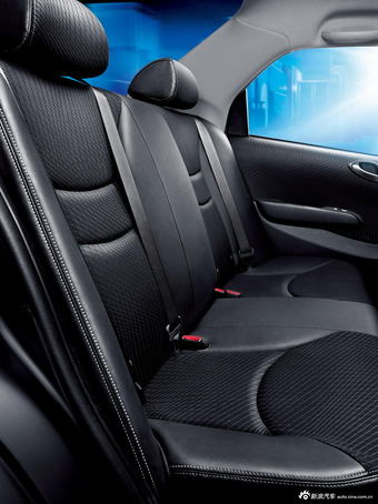 理念S1官方图 运动感的皮质织物拼搭座椅材质