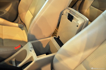 2013款凯越1.5L手动经典型 钛银