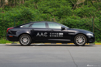 2015款捷豹XJL 2.0T两驱典雅商务版