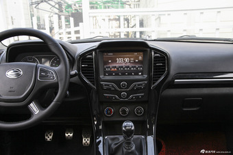 2015款陆风X8探索版2.0T汽油四驱超豪华型