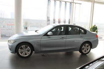  Actual photo of 2013 BMW 320i in store