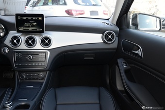 2016款奔驰GLA级 GLA220 2.0T自动 4MATIC豪华型