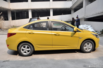 2014款瑞纳1.4L手动时尚型 迎春黄