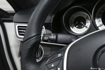 2015款奔驰E400L 3.0T自动豪华型4MATIC运动轿车