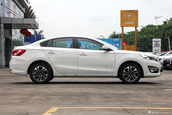 2016款海马福美来1.6L手动品尚型升级版