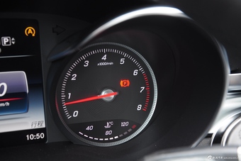 20015款奔驰C级C200旅行版