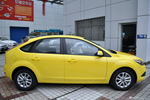 2013款福克斯两厢经典1.8L自动基本型 炫黄色