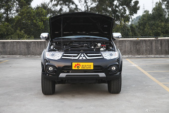 2013款帕杰罗·劲畅3.0L 自动四驱旗舰版