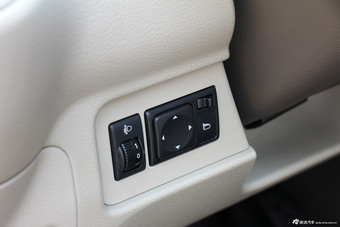 2014款NV200 1.6L CVT尊贵型国IV到店实拍