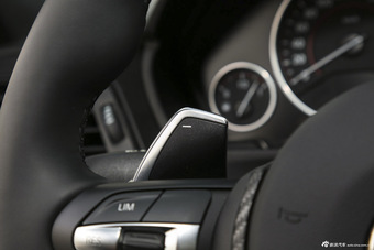 2015款宝马3系328i M运动型