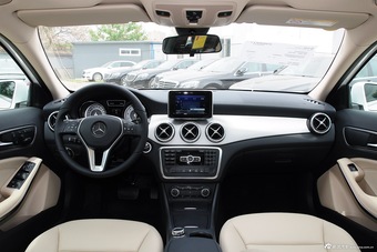 2015款 奔驰GLA200 1.6T自动时尚型图片