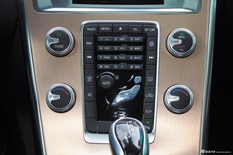 2016款沃尔沃XC60 2.0T T5智行版