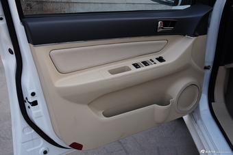 2015款绅宝D20两厢1.5L自动乐享版