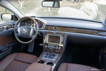 2012款辉腾3.0L自动精英定制型汽油版图片