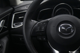 2016款马自达3昂克赛拉2.0L自动两厢旗舰型