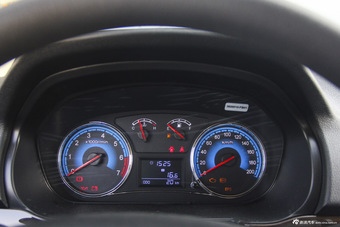 2016款风光370 1.5L手动精英居家版7座