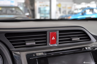 2013款凌派1.8L自动豪华版 探戈红