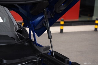 2015款路虎揽胜运动版SVR