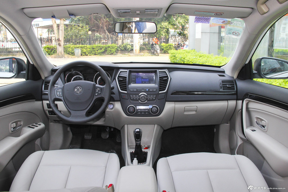 2016款风神A60 1.5L手动尊贵型