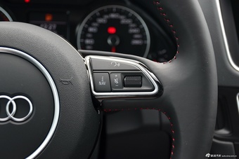 2016款奥迪Q5 2.0T自动40TFSI 特别版