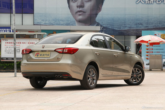 2015款荣威360 1.4T自动尊享版