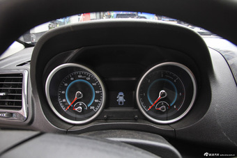 2015款骐铃T7 2.8T手动两驱尊贵版加长轴距JE493ZKQ4CB