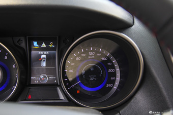 2016款长安CS75 2.0L手动豪华型国5