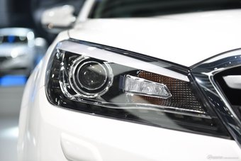 2015上海车展：奔腾B90