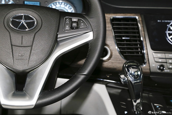 2013款瑞风M5 2.0T自动公务版