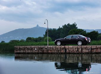 2014款克莱斯勒300C 3.0L自动卓越版