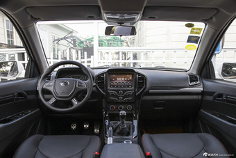 2015款陆风X8探索版2.0T手动汽油四驱超豪华型图片