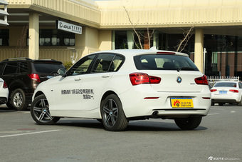2015款宝马1系120i 1.6T自动运动设计套装