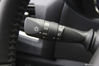 2016款雷凌双擎1.8L自动豪华版