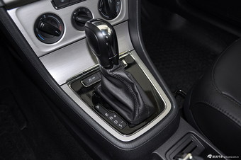 2013款朗逸1.6L自动舒适版 睿智金