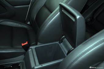 2013款途观1.8TSI自动舒适版两驱 极光白