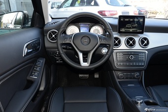 2016款奔驰GLA级 GLA220 2.0T自动 4MATIC豪华型