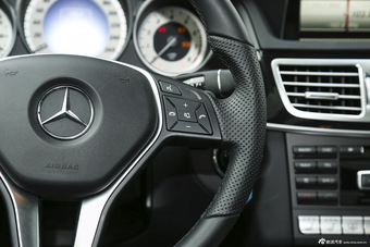 2015款奔驰E400L 3.0T自动豪华型4MATIC运动轿车