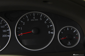 2014款GL8商务车2.4L自动经典版