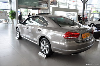 2014款帕萨特1.8T DSG御尊版