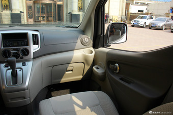 2014款NV200 1.6L CVT尊贵型国IV到店实拍