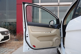 2015款绅宝D20两厢1.5L自动乐享版